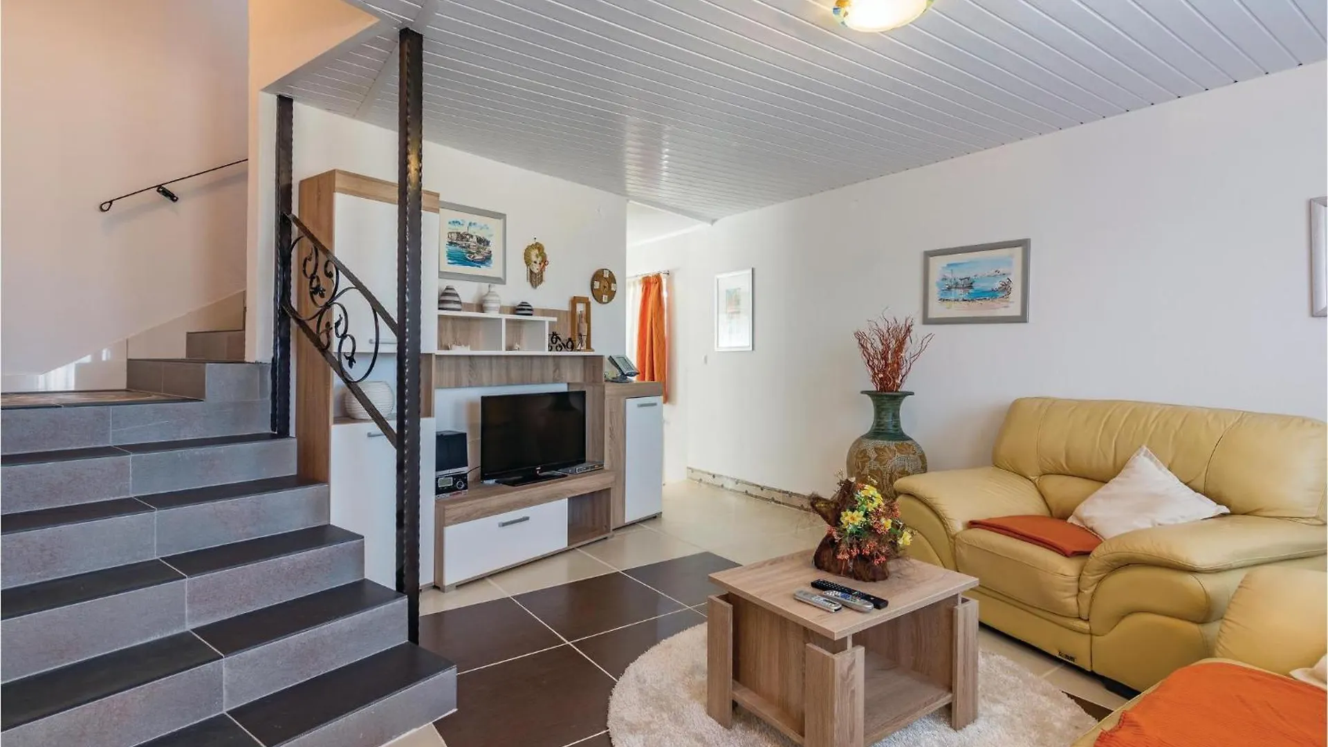 2 Bedroom Amazing Apartment In Vizinada 0*,
